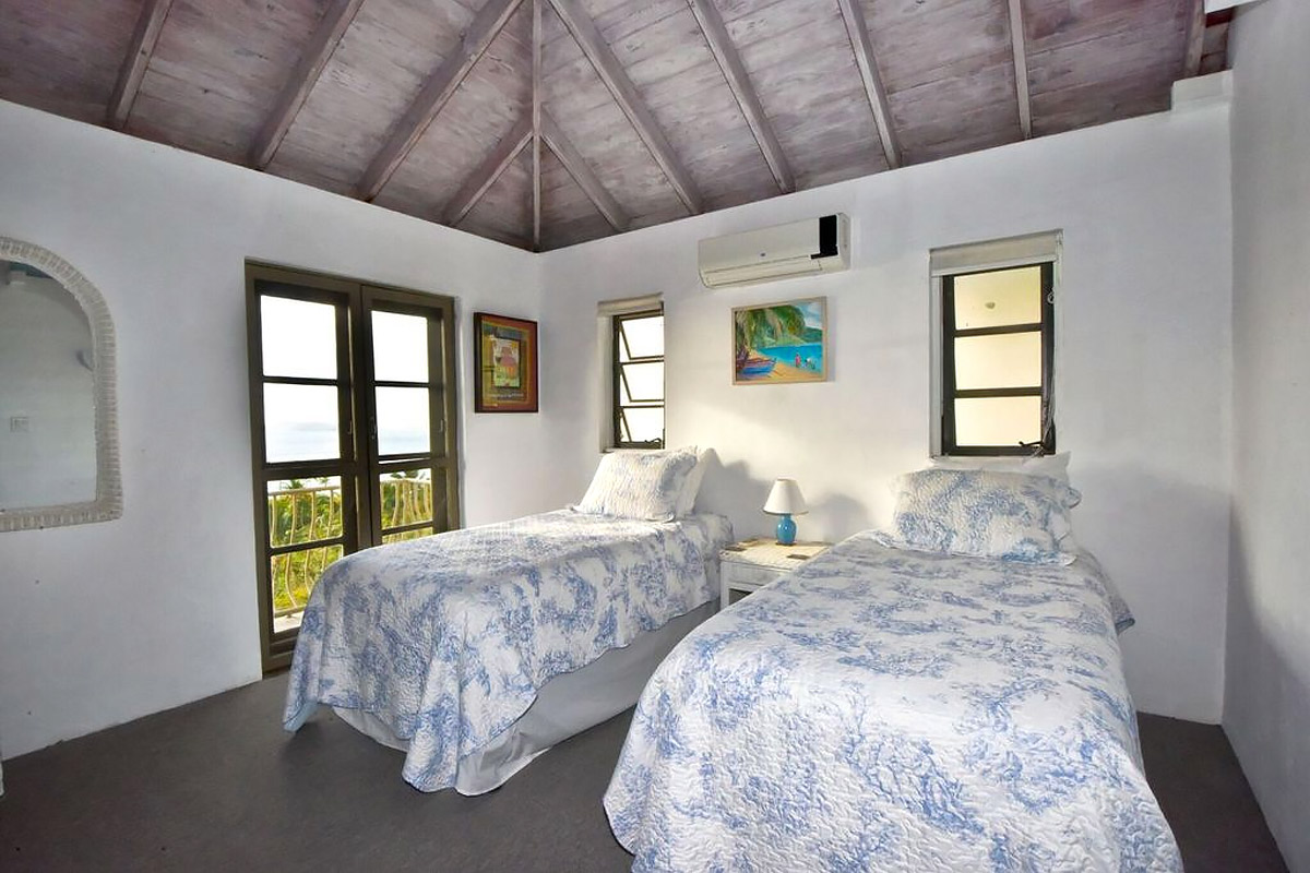 Palm Grove Villa Twin Bedroom