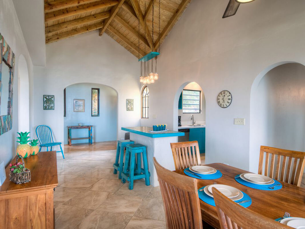 Harbor Heights Villa Kitchen & Dining Room