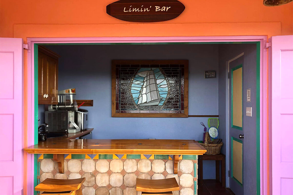 Limin' House Villa Bar
