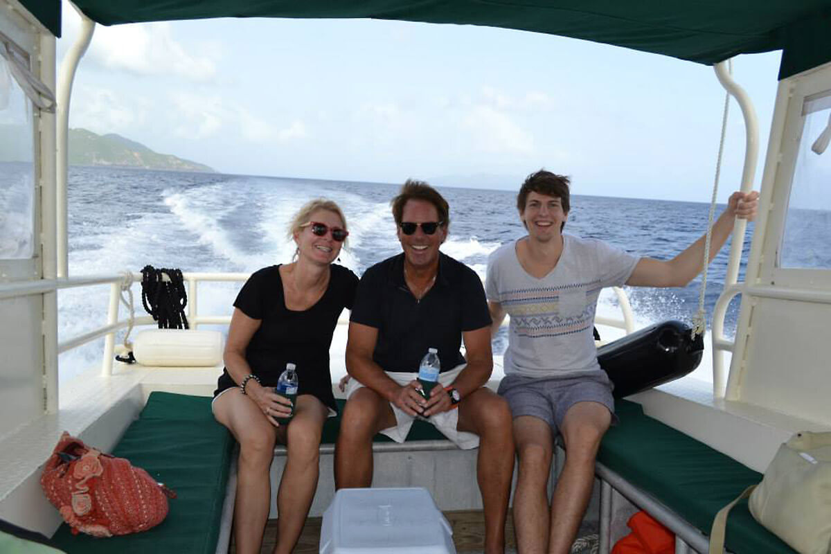 Dolphin Water Taxi - Sponge Bob - Happy Passengers