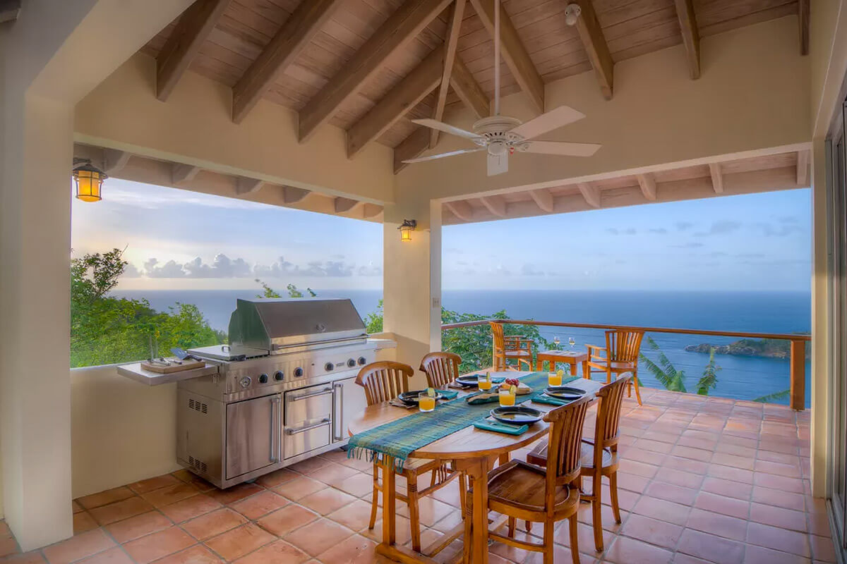Whale Watch Villa Alfresco Dining