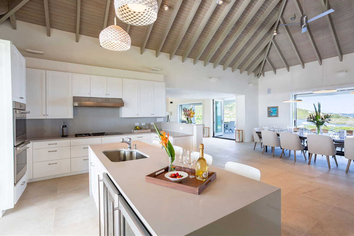 Nora Hazel House Villa Kitchen & Dining Room